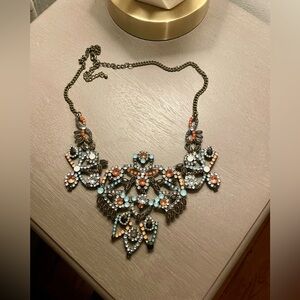 Elegant Statement Necklace with Crystal Accents
